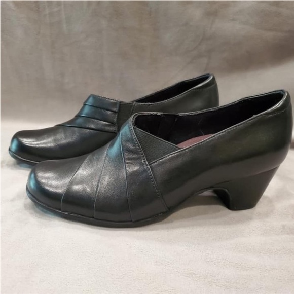 Clark Shoes - Picture 2 of 7